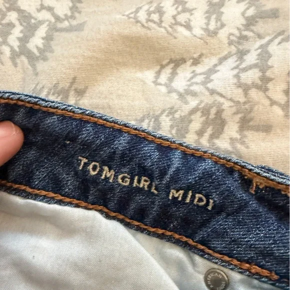 American Eagle Outfitters Distressed Dark Blue Jean Shorts - Picture 4 of 4